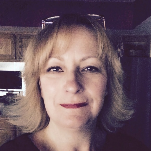 Meet your Posher, Laurie - Picture 1 of 1